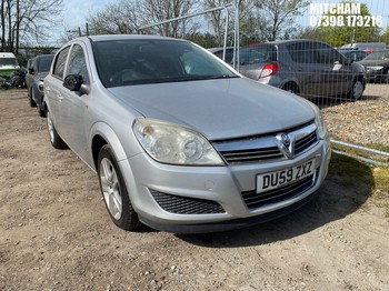 Location: Mitcham - 2009 VAUXHALL ASTRA CLUB TWINPORT 5 Door Hatchback REG: DU59ZXZ, Keys: No, MOT Expiry date: 27/09/2025, 1364 Petrol, 5 Speed Manual Petrol, Former Keepers: 6