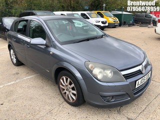 Location: Brentwood - 2005 VAUXHALL ASTRA DESIGN TWINPORT 5 Door Hatchback REG: AJ05GDE, Keys: No, MOT Expiry date: 31.03.2026, 1598 Petrol, 5 Speed Manual Petrol, Former Keepers: 6