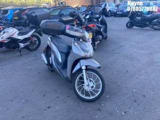 Location: Hayes - 2022 HONDA FSH 125-M Motorcycle REG: DA22CTF, Keys: No, MOT Expiry date: 11/05/2025, 125 Petrol, automatic, Former Keepers: 3