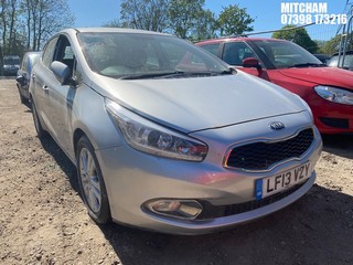 Location: Mitcham - 2013 KIA CEED 2 ECODYNAMICS CRDI 5 Door Hatchback REG: LF13VZY, Keys: No, MOT Expiry date: 20/03/2026, 1582 Diesel, 6 Speed Manual Diesel, Former Keepers: 2