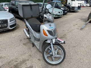 Location: Mitcham - 2004 HONDA SH 125-3 Motorcycle REG: AX04VWG, Keys: No, MOT Expiry date: 09/05/2025, 125 Petrol, automatic, Former Keepers: 7