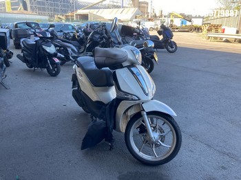 Location: Hayes - 2023 PIAGGIO LIBERTY 125 ABS Scooter REG: LG73JGV, Keys: No, MOT Expiry date: 20/11/2026, 124 Petrol, AUTOMATIC, Former Keepers: 2