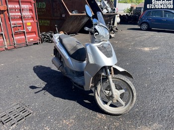 Location: Stapleford - 2009 KYMCO PEOPLE S Scooter REG: LJ09FZR, Keys: No, MOT Expiry date: 17/09/2026, 125 Petrol,, Former Keepers: 3