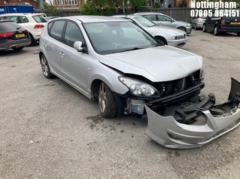 Location: Nottingham - 2011 HYUNDAI I30 PREMIUM CRDI 5 Door Hatchback REG: RJ61ZPL, Keys: No, MOT Expiry date: 11/11/2025, 1582 Diesel, 6 Speed Manual Diesel, Former Keepers: 4