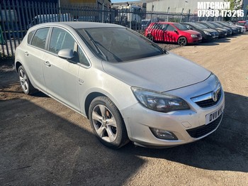 Location: Mitcham - 2011 VAUXHALL ASTRA SRI 5 Door Hatchback REG: DV11WYC, Keys: No, MOT Expiry date: 16/05/2026, 1398 Petrol, 5 Speed Manual Petrol, Former Keepers: 8