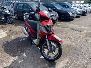 Location: Mitcham - 2008 HONDA SH 125-8 Motorcycle REG: FM08HYN, Keys: No, MOT Expiry date: 19/10/2026, 125 Petrol, AUTOMATIC, Former Keepers: 5