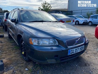 Location: Mitcham - 2007 VOLVO V70 SE SPORT D5 A Estate REG: GL07YDV, Keys: No, MOT Expiry date: 02/08/2021, 2401 Diesel, 6 Speed Auto Diesel, Former Keepers: 5