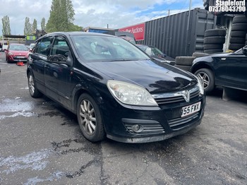 Location: Stapleford - 2005 VAUXHALL ASTRA DESIGN TWINPORT 5 Door Hatchback REG: MW55FWX, Keys: Yes, MOT Expiry date: 29/11/2026, 1598 Petrol, 5 Speed Manual Petrol, Former Keepers: 8