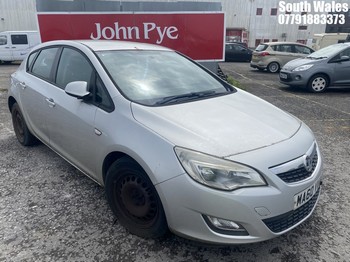 Location: South Wales - 2010 VAUXHALL ASTRA EXCLUSIV 98 5 Door Hatchback REG: MA60VWB, Keys: No, MOT Expiry date: 16/06/2025, 1398 Petrol, 5 Speed Manual Petrol, Former Keepers: 3
