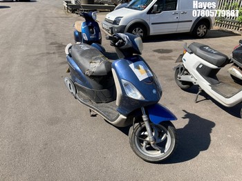 Location: Hayes - 2008 PIAGGIO FLY 50 Moped REG: GX58JZO, Keys: No, MOT Expiry date: 23/03/2022, 49 Petrol, Automatic, Former Keepers: 6