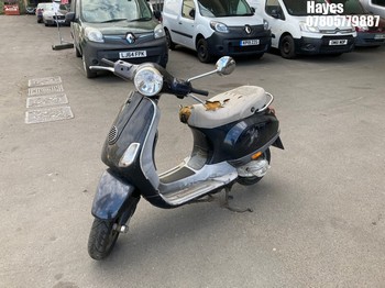 Location: Hayes - 2006 PIAGGIO VESPA LX 50 Moped REG: LJ56GNU, Keys: No, MOT Expiry date: 14/05/2024, 49 Petrol, Automatic, Former Keepers: 5