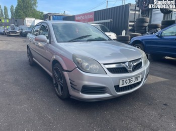 Location: Stapleford - 2006 VAUXHALL VECTRA EXCLUSIV 5 Door Hatchback REG: DK06UNY, Keys: Yes, MOT Expiry date: 18/05/2026, 1796 Petrol, 5 Speed Manual Petrol, Former Keepers: 6