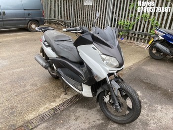 Location: Hayes - 2013 YAMAHA YP 125 R-XMAX Scooter REG: KU63XSR, Keys: No, MOT Expiry date: 11/06/2025, 124 Petrol, Automatic, Former Keepers: 8