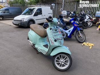Location: Hayes - 2020 PIAGGIO VESPA PRIMAVERA 125 ABS Scooter REG: LG20LAO, Keys: No, MOT Expiry date: 17/11/2025, 124 Petrol, Automatic, Former Keepers: 1