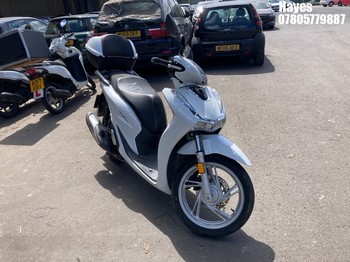Location: Hayes - 2021 HONDA SH 125 AD-L Motorcycle REG: WM70FRF, Keys: No, MOT Expiry date: 17/10/2026, 125 Petrol, AUTOMATIC, Former Keepers: 3