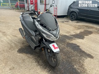 Location: Mitcham - 2019 HONDA WW 125-A Motorcycle REG: LE19UPG, Keys: No, MOT Expiry date: 24/06/2025, 125 Petrol, Automatic, Former Keepers: 2