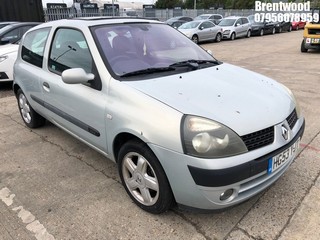 Location: Brentwood - 2003 RENAULT CLIO DYNAMIQUE 16V 3 Door Hatchback REG: HG53YJT, Keys: No, MOT Expiry date: 09/12/2025, 1149 Petrol, 5 Speed Manual Petrol, Former Keepers: 3