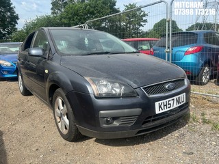 Location: Mitcham - 2007 FORD FOCUS ZETEC CLIMATE 116 5 Door Hatchback REG: KH57NUJ, Keys: No, MOT Expiry date: 22/12/2025, 1596 Petrol, 5 Speed Manual Petrol, Former Keepers: 5