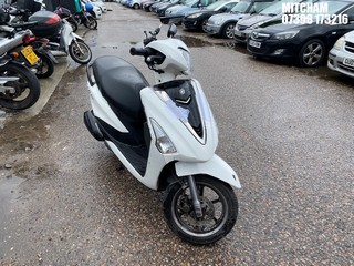 Location: Mitcham - 2020 YAMAHA DELIGHT 125 (LTS 125-C) Scooter REG: LB20HPV, Keys: No, MOT Expiry date: 07/08/2023, 125 Petrol, AUTOMATIC, Former Keepers: 1