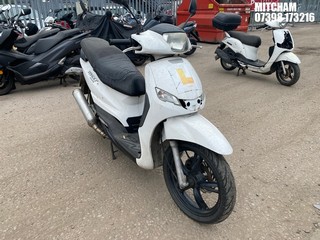 Location: Mitcham - 2016 PEUGEOT TWEET 125 VXE Motorcycle REG: LF16ZXG, Keys: No, MOT Expiry date: 15/01/2025, 125 Petrol, AUTOMATIC, Former Keepers: 4
