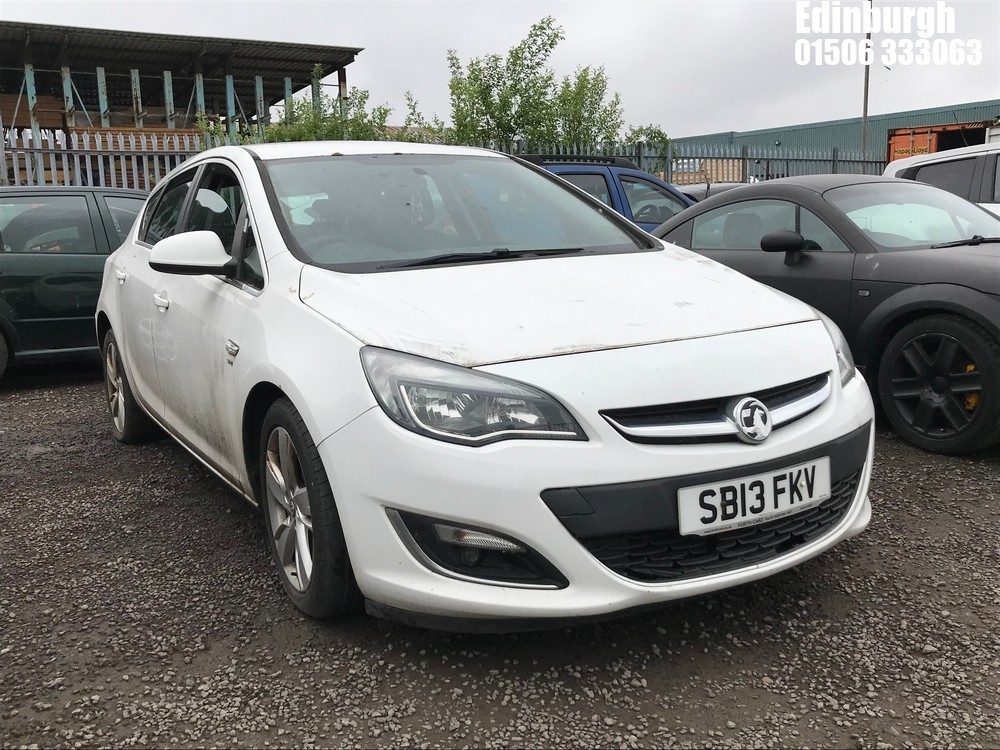 Location: Edinburgh - 2013 VAUXHALL ASTRA SRI 5 Door Hatchback REG: SB13FKV, Keys: No, MOT Expiry date: 04/10/2025, 1398 Petrol, 5 Speed Manual Petrol, Former Keepers: 5