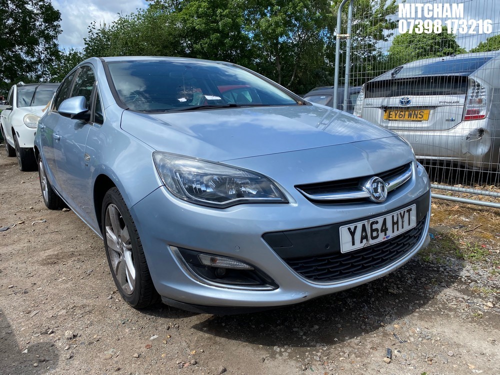 Location: Mitcham - 2015 VAUXHALL ASTRA SRI AUTO 5 Door Hatchback REG: YA64HYT, Keys: No, MOT Expiry date: 27/07/2026, 1598 Petrol, 6 Speed Auto Petrol, Former Keepers: 4