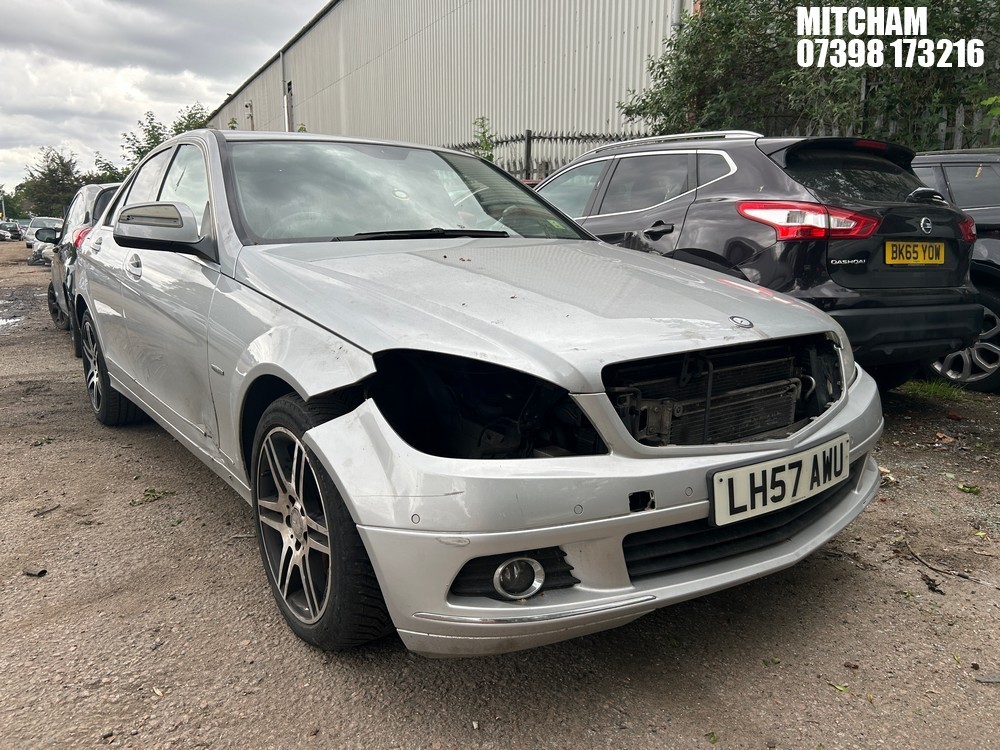 Location: Mitcham - 2007 MERCEDES C320 ELEGANCE CDI A 4 Door Saloon REG: LH57AWU, Keys: No, MOT Expiry date: 11/10/2026, 2987 Diesel, 7 Speed Auto Diesel, Former Keepers: 5