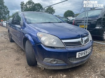 Location: Mitcham - 2009 VAUXHALL ASTRA SXI 16V 3 Door Hatchback REG: DV59CZE, Keys: No, MOT Expiry date: 28/06/2024, 1364 Petrol, 5 Speed Manual Petrol, Former Keepers: 11