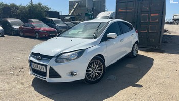 Location: Erith - 2014 FORD FOCUS ZETEC NAVIGATOR AUTO 5 Door Hatchback REG: BJ64LVV, Keys: Yes, MOT Expiry date: 11/11/2024, 1596 CC Petrol, 6 Speed Automatic Petrol, Former Keepers: 4
