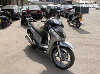 Location: Hayes - 2009 HONDA SH 150 Scooter REG: LJ10RMX, Keys: No, MOT Expiry date: 13/09/2022, 153 Petrol, Automatic, Former Keepers: 11