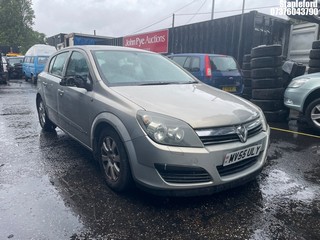 Location: Stapleford - 2005 VAUXHALL ASTRA CLUB TWINPORT S-A 5 Door Hatchback REG: MV55ULY, Keys: Yes, MOT Expiry date: 02/07/2026, 1598 Petrol, 5 Speed Semi Auto Petrol, Former Keepers: 6