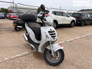 Location: Brentwood - 2011 HONDA PES 125 A Motorcycle REG: LG61XOZ, Keys: No, MOT Expiry date: 31/01/2026, 125 Petrol, Auto Petrol, Former Keepers: 5