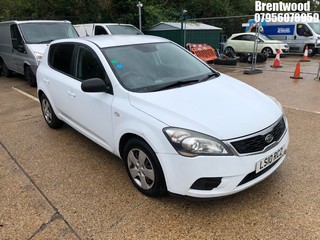 Location: Brentwood - 2010 KIA CEED 1 AUTO 5 Door Hatchback REG: LS10RCZ, Keys: No, MOT Expiry date: 18/05/2027, 1591 Petrol, 4 Speed Auto Petrol, Former Keepers: 4