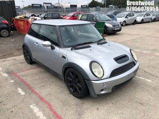 Location: Brentwood - 2002 MINI MINI ONE 3 Door Hatchback REG: YF51LBO, Keys: No, MOT Expiry date: 05/09/2025, 1598 Petrol, 5 Speed Manual Petrol, Former Keepers: 11