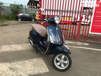 Location: Edinburgh - 2015 PIAGGIO VESPA PRIMAVERA 125 ABS Scooter REG: LC15UNV, Keys: No, MOT Expiry date: 11/09/2024, 124 Petrol,, Former Keepers: 1