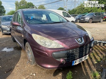 Location: Mitcham - 2006 PEUGEOT 307 S 5 Door Hatchback REG: KX06OFH, Keys: No, MOT Expiry date: 03/04/2026, 1587 Petrol, 5 Speed Manual Petrol, Former Keepers: 14