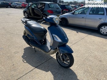 Location: Brentwood - 2009 PIAGGIO FLY 50 Moped REG: WX59DZZ, Keys: No, MOT Expiry date: 19/10/2024, 49 Petrol, Auto Petrol, Former Keepers: 9