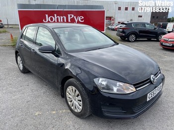 Location: South Wales - 2013 VOKSWAGEN GOLF S BLUEMOTRION TECH-G 5 DOOR HATCHBACK REG: CE63FUA, 1197cc PETROL, 5 SPEED MANUAL PETROL, Former Keepers: 3, Keys: Yes, MOT Expiry date: 26/09/2026