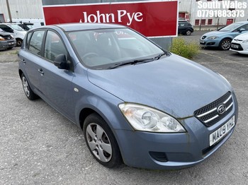 Location: South Wales - 2009 KIA CEE'D S 5 Door Hatchback REG: MA09YHZ, Keys: No, MOT Expiry date: 27/03/2026, 1591 Petrol, 5 Speed Manual Petrol, Former Keepers: 4