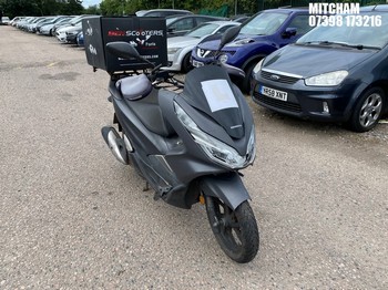 Location: Mitcham - 2019 HONDA WW 125-A Motorcycle REG: LC19JUE, Keys: No, MOT Expiry date: 27/04/2026, 125 Petrol, AUTOMATIC, Former Keepers: 1