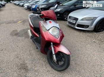 Location: Mitcham - 2005 HONDA SES 125-4 Motorcycle REG: LX55YLC, Keys: No, MOT Expiry date: 25/01/2027, 125 Petrol, AUTOMATIC, Former Keepers: 5