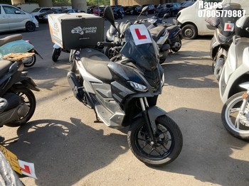 Location: Hayes - 2022 APRILIA SR GT 125 Scooter REG: LB22NKW, Keys: No, MOT Expiry date: 06/06/2025, 125 Petrol, Automatic, Former Keepers: 5