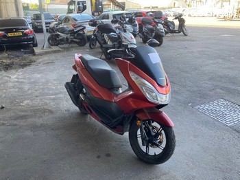 Location: Hayes - 2017 HONDA WW 125 EX2-H Motorcycle REG: LG67UBV, Keys: No, MOT Expiry date: 25/07/2026, 125 Petrol, Automatic, Former Keepers: 4