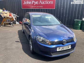 Location: Stapleford - 2010 VOLKSWAGEN GOLF S TSI 5 Door Hatchback REG: PJ10XSW, Keys: Yes, MOT Expiry date: 04/06/2027, 1390 Petrol, AUTOMATIC, Former Keepers: 16