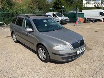 Location: Brentwood - 2007 SKODA OCTAVIA AMBIENTE FSI Estate REG: LG57TNV, Keys: No, MOT Expiry date: 02/10/2025, 1598 Petrol, 5 Speed Manual Petrol, Former Keepers: 5