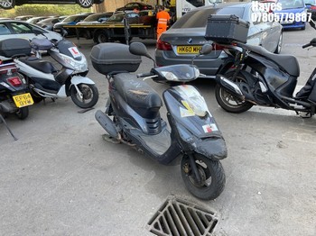Location: Hayes - 2010 YAMAHA XC 125 E VITY Scooter REG: LS60HRJ, Keys: No, MOT Expiry date: 22/07/2026, 124 Petrol, Automatic, Former Keepers: 5