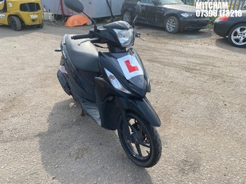 Location: Mitcham - 2015 SUZUKI UK 110 NE Scooter REG: GX65XDB, Keys: No, MOT Expiry date: 30/10/2024, 113 Petrol, AUTOMATIC, Former Keepers: 3