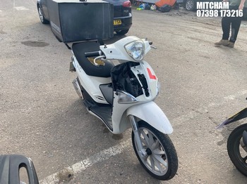 Location: Mitcham - 2015 PIAGGIO LIBERTY 125 3V Scooter REG: LB15DMV, Keys: No, MOT Expiry date: 23/09/2025, 124 Petrol, Automatic, Former Keepers: 7