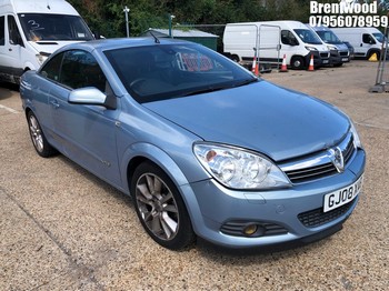 Location: Brentwood - 2008 VAUXHALL ASTRA TWIN TOP DESIGN Convertible REG: GJ08XAB, Keys: No, MOT Expiry date: 26/11/2026, 1796 Petrol, 5 Speed Manual Petrol, Former Keepers: 7