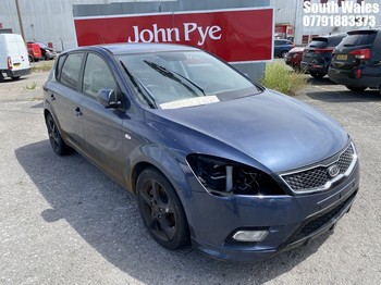 Location: South Wales - 2011 KIA CEED 3 CRDI 5 Door Hatchback REG: GF61VJP, Keys: No, MOT Expiry date: 11/10/2025, 1582 Diesel, 6 Speed Manual Diesel, Former Keepers: 6